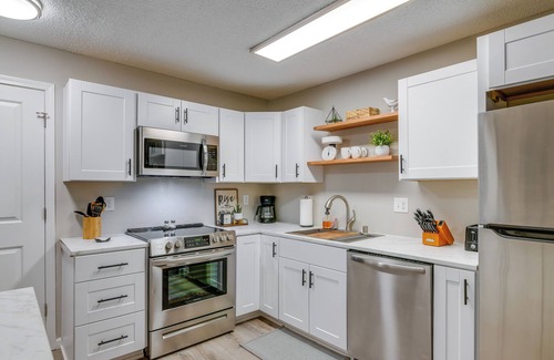 Russian Jack Park Apartment | Modern Anchorage Apartment Near Hospitals!