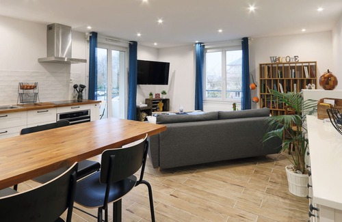 Notre-Dame-d'Oe Apartment | Modern and bright apartment near Tours.