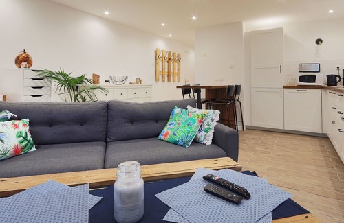 Notre-Dame-d'Oe Apartment | Modern and bright apartment near Tours.