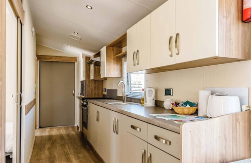 Bleadon House | Modern and contemporary 12ft-wide caravan with two twin.