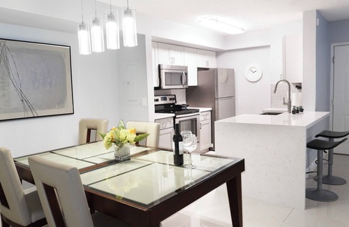 Pembroke Pines Condo | Modern and chic 1B/1B in South Florida near Beach