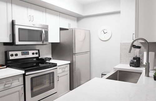 Pembroke Pines Condo | Modern and chic 1B/1B in South Florida near Beach