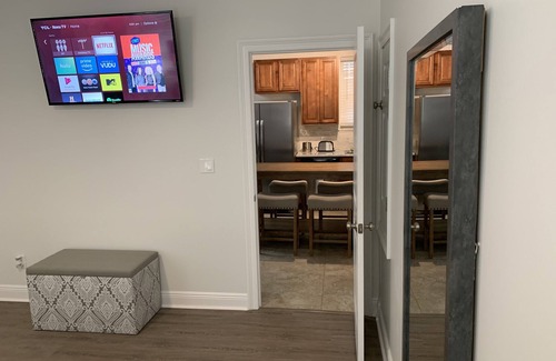 Mobile Apartment | Modern and comfortable updated 1 bedroom Midtown Apartment. King bed and cable!