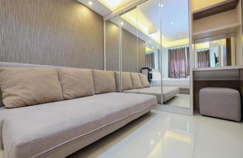 East Jakarta Apartment | Modern and Comfy 1BR Apartment at Woodland Park Residence By Travelio