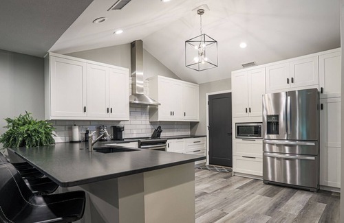 Council Bluffs House | Modern and comfy! Close to downtown Omaha(Berkshire, Graduation, zoo & more)