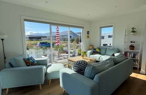 Wharewaka House | Modern and cosy home Private, fully fenced