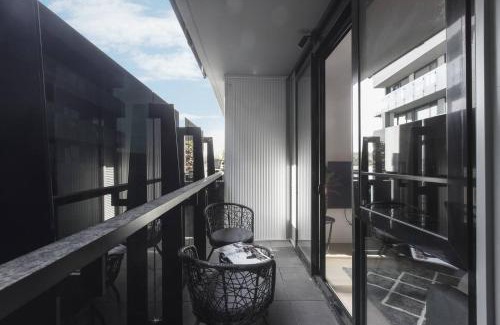 Abbotsford Apartment | Modern and Cosy Parkland Retreat near Yarra River