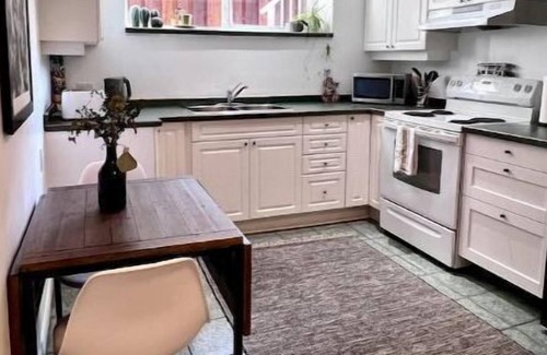 Port Moody Apartment | Modern and Cozy 2-bdrm Suite Steps Away from Nature Near the Ocean