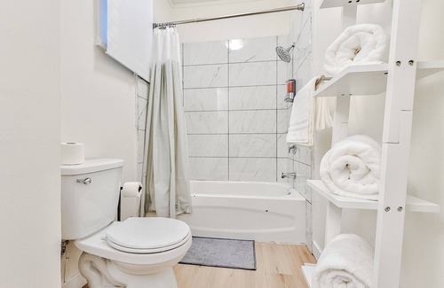 Winnipeg House | Modern and Cozy: 4Bed 2Bath Home