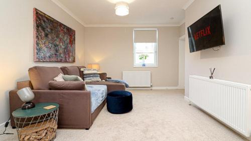 Helensburgh Apartment | Modern And Cozy Apex Apartment