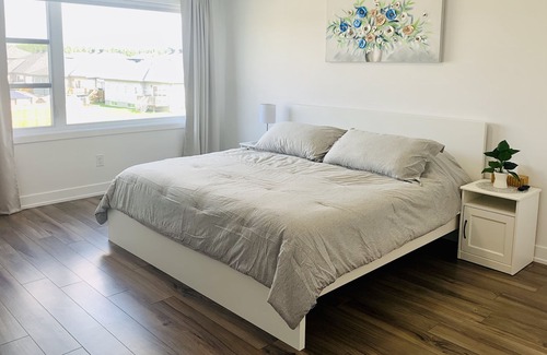 Embrun House | Modern and Cozy three bedroom home