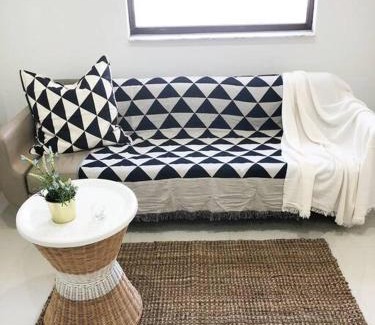 Mid Beach Apartment | MODERN AND ECLECTIC APARMENT A STEPS THE BEACH