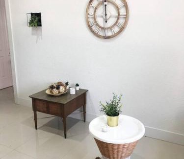 Mid Beach Apartment | MODERN AND ECLECTIC APARMENT A STEPS THE BEACH