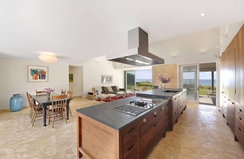 Shorewood House | Modern and Efficient Beachfront Paradise
