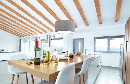 Sestanovac Villa | Modern and luxurious villa with swimming pool in Katuni