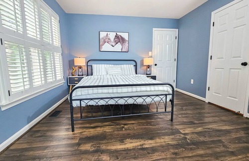Marshall House | Modern and Renovated Home - 3 Bedroom, 5 Beds, 2.5 Bath