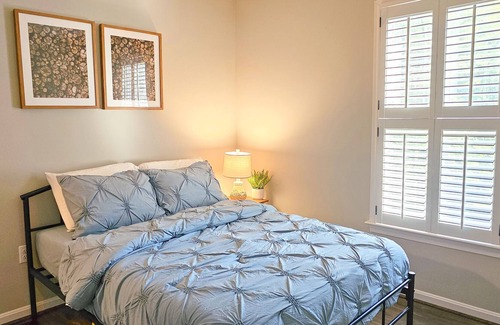 Marshall House | Modern and Renovated Home - 3 Bedroom, 5 Beds, 2.5 Bath