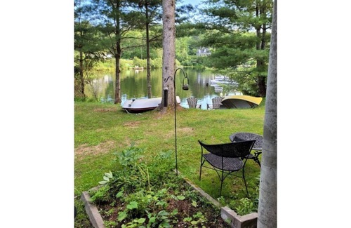Rawdon Ski Chalet | Modern and rustic chalet on the edge of a peaceful lake in Rawdon.