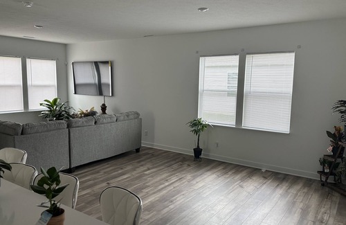 Whitestown House | Modern And Serene Suburb Oasis near Indy