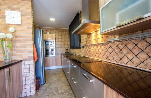 Can Vinyals Villa | Modern and spacious w/private pool close to BCN