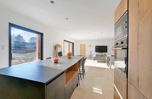 Les Plans House | Modern and spacious vacation home with pool.
