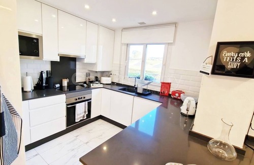Gea y Truyols Apartment | Modern and stylish, 2-bed ground floor apartment