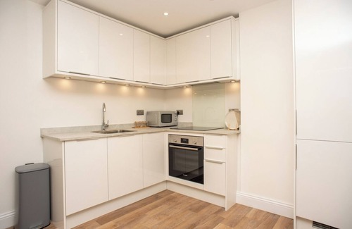 Gravesend Apartment | Modern and Stylish 2-Bedroom Flat in Trinity Point