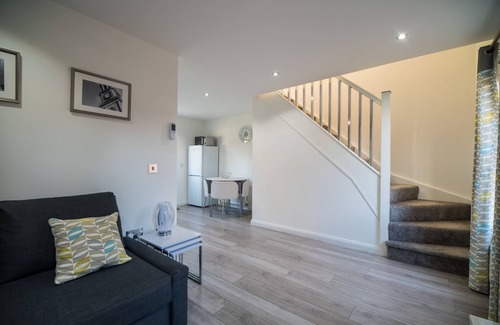 Falkirk House | modern and stylish service, self catering accommodation in Falkirks town centre.