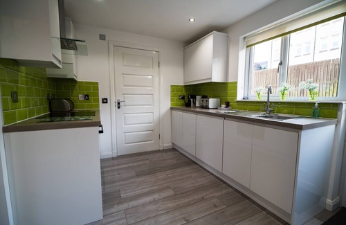 Falkirk House | modern and stylish service, self catering accommodation in Falkirks town centre.