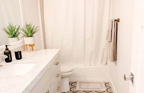 South Jordan House | Modern and stylish space in heart of South Jordan