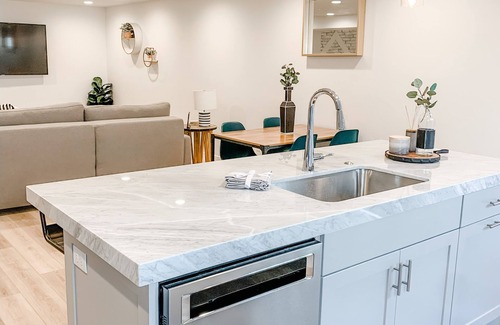 South Jordan House | Modern and stylish space in heart of South Jordan