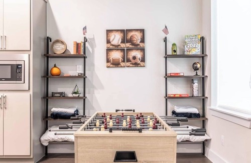 Old East Dallas House | Modern and Unique Game House with Rooftop Terrace