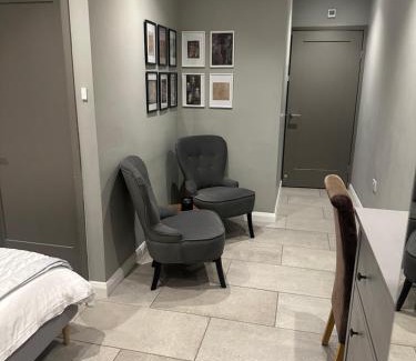 Canterbury Apartment | Modern Annex