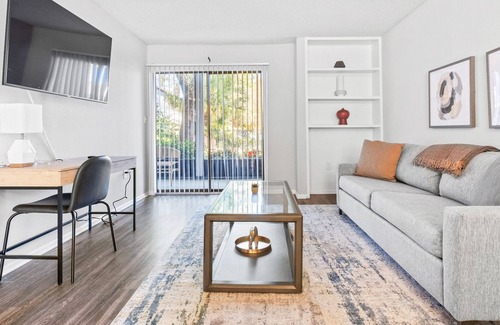 Greater Northdale Apartment | Modern Apartment in Prime Location (ID7132X70)