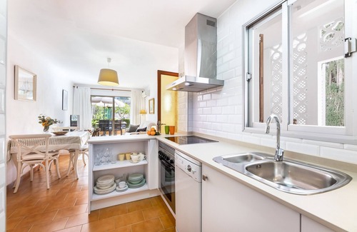 Puerto de Soller Apartment | Modern Apartment "Bouganvillea" with Wi-Fi, Garden & Terrace