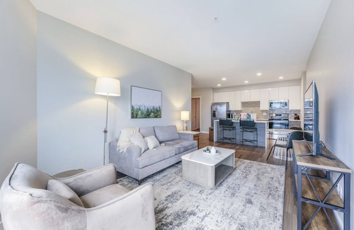 Golden Valley Apartment | Modern Apartment in Prime Location (ID1979X34)