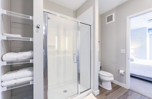 Golden Valley Apartment | Modern Apartment in Prime Location (ID1979X34)