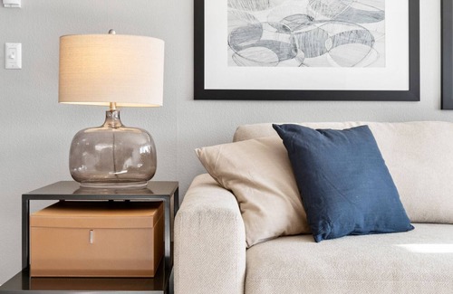 North Oaks Apartment | Modern Apartment in Prime Location (ID8291X37)