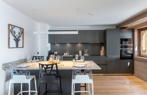Le Planellet Apartment | Modern Apartment, 5-Min Walk to Mont d'Arbois Lifts, Sauna, Gym, Sleeps 6