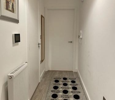 South Hornchurch Apartment | Modern Apartment All Amenities Greater London