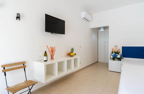Strongoli Apartment | Modern Apartment by the Sea in Strongoli Marina