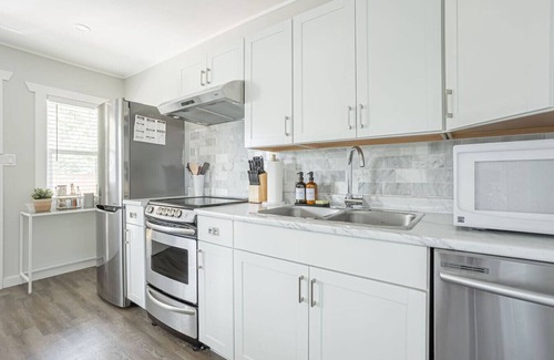 Hope House | Modern Apartment Downtown Hope