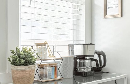 Hope House | Modern Apartment Downtown Hope