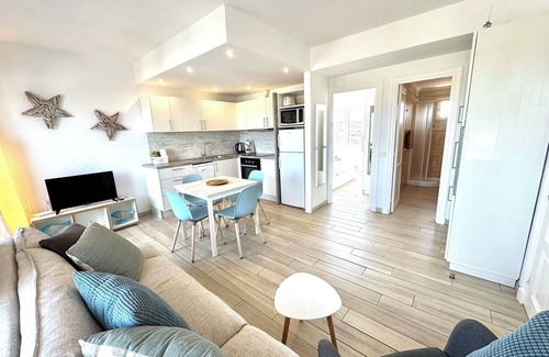 Cala en Porter Apartment | Modern apartment with a fantastic view over the bay
