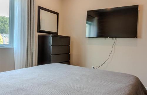 Terrebonne Apartment | Modern Apartment - Home Theater and Premium Kitchen