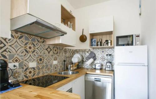 Lido degli Scacchi Apartment | Modern apartment in Lido di Pomposa, 50 m² with balcony.