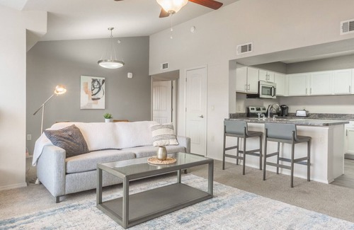 Broken Arrow Apartment | Modern Apartment in Prime Location (ID3947)