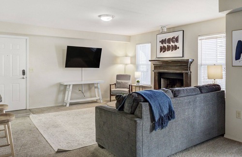 Broken Arrow Apartment | Modern Apartment in Prime Location (ID2726X85)