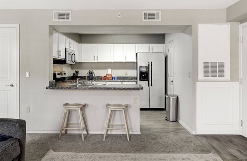Broken Arrow Apartment | Modern Apartment in Prime Location (ID2726X85)