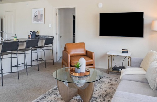 Broken Arrow Apartment | Modern Apartment in Prime Location (ID2916X74)